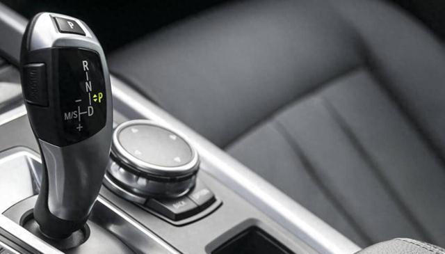 自动挡汽车在这4种情况下，切记不要使用D档，老司机：不怕花钱