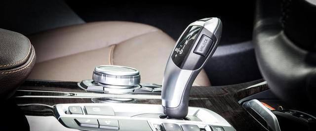 自动挡汽车在这4种情况下，切记不要使用D档，老司机：不怕花钱