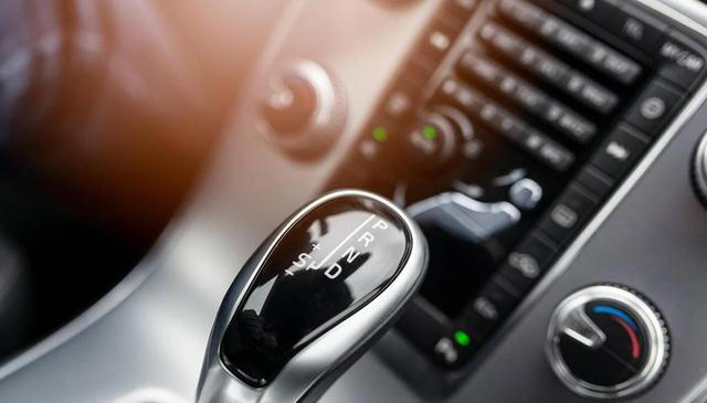 自动挡汽车在这4种情况下，切记不要使用D档，老司机：不怕花钱