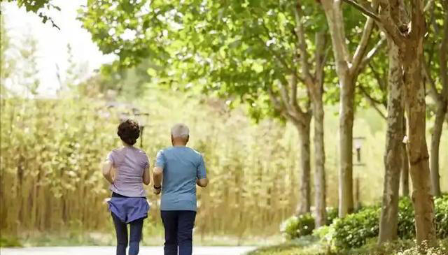 三伏天,真是爱极了土豆这个吃法,不煎也不炒,低油少盐超健康!