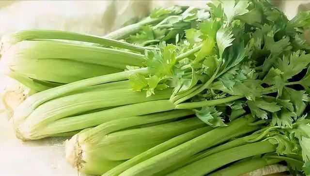 “血压”最怕的4种蔬菜，建议：中老年人要多吃，稳定血压少生病