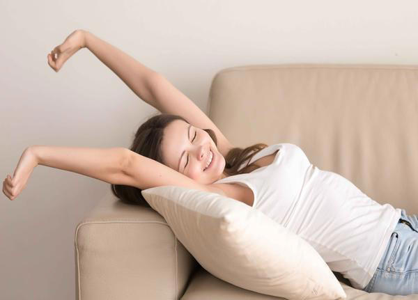 总在凌晨四五点醒来，无法再睡？这多半与2个原因有关，需警惕！