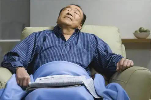 阿尔茨海默症患者增多，医生忠告：50岁以后最好摒弃4个坏习惯