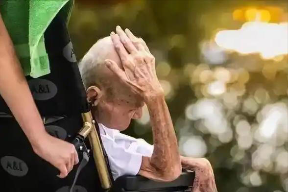 阿尔茨海默症患者增多，医生忠告：50岁以后最好摒弃4个坏习惯