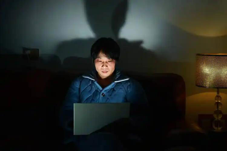 阿尔茨海默症患者增多，医生忠告：50岁以后最好摒弃4个坏习惯