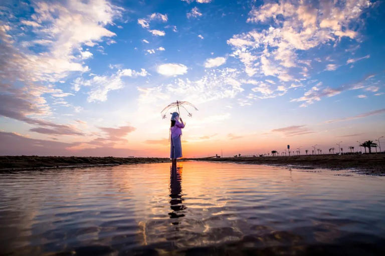 别林斯基说： “一切真正的和伟大的东西，都是纯朴而谦逊的。” 层次低的人，喜欢将自己摆在比他人更高的位置上，狂妄自大。 殊不知会招人烦、惹人厌、引发嫉妒，甚至自取其辱。 让一个人高贵的，不是出身，也不是能力，而是谦逊的风度和姿态。 做人