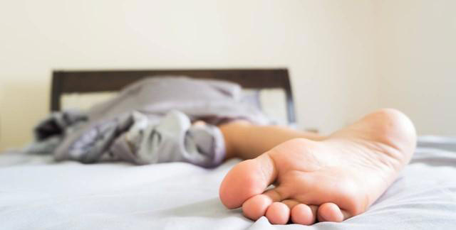 为什么建议睡觉时尽量把脚露外面？有什么作用？建议了解