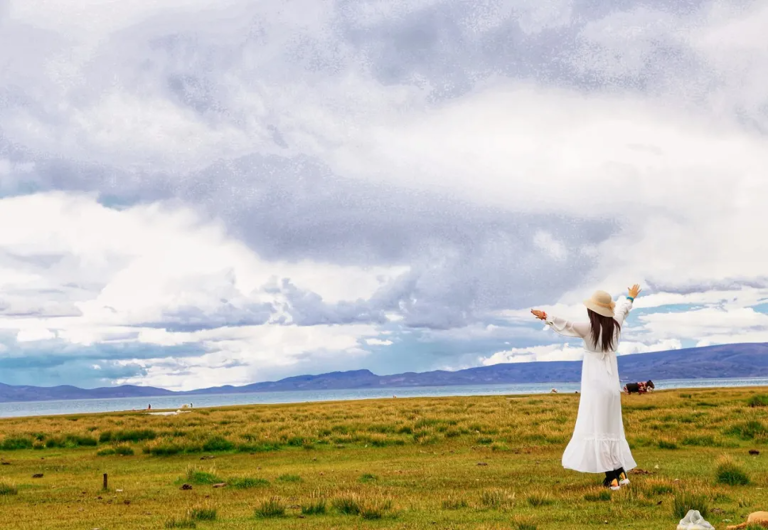 俗话说： “男怕入错行，女怕嫁错郎”。 婚姻对人的影响是巨大的，选对了伴侣能给生活带来幸福和美满。 反之，遇上错误的人，只会给彼此带来无法估量的伤害。 因此有很长一段时间，“凤凰男” 的算计、“扶弟魔” 的无度，都成了婚恋市场的雷区。 可时
