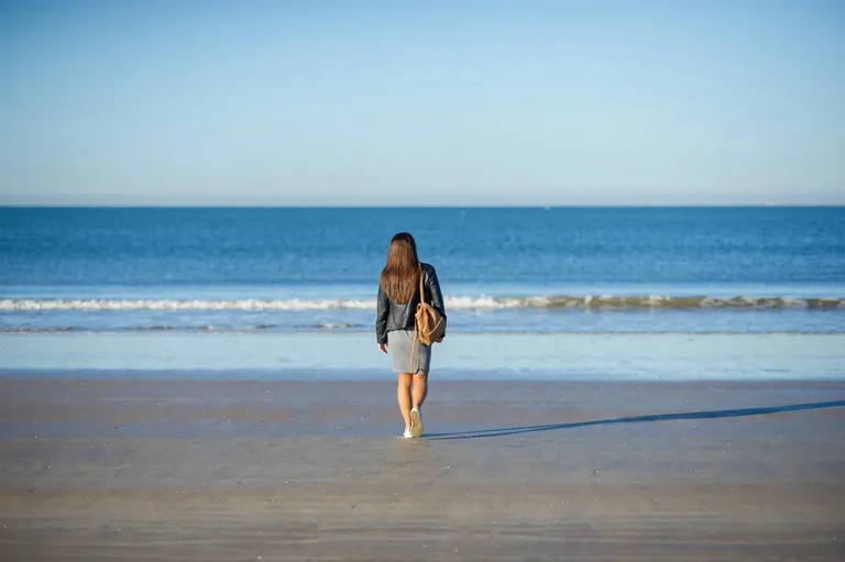 当你接触的人越多，就会发现：越是独来独往、没有朋友、不合群的人，人品往往越没问题。