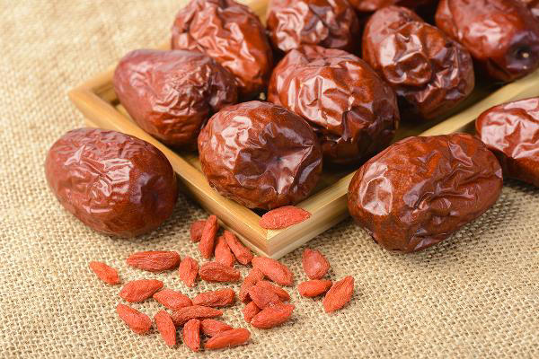 常吃红枣身体好，但偏偏对三类人来说适得其反，有你吗？