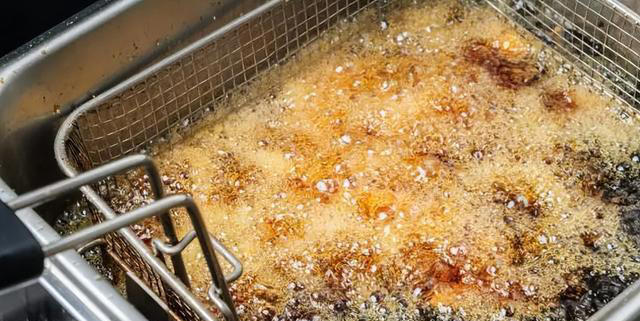 全球近一半肝癌在中国，再次提醒：家中的3种食物，尽早撤下餐桌