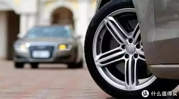 停车时方向盘一定要回正吗？其中有什么说法？