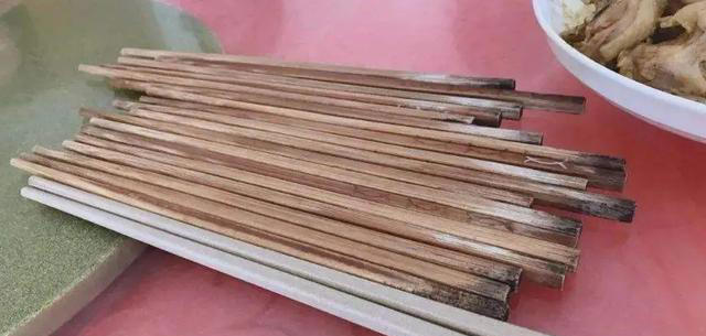 研究表明：筷子一换，患癌几率少一半，建议用3种筷子，自查更换