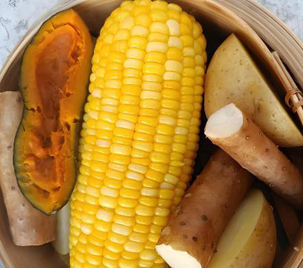 玉米不能随便吃？我也是刚知道，医生提醒：这三类人尽量要少吃