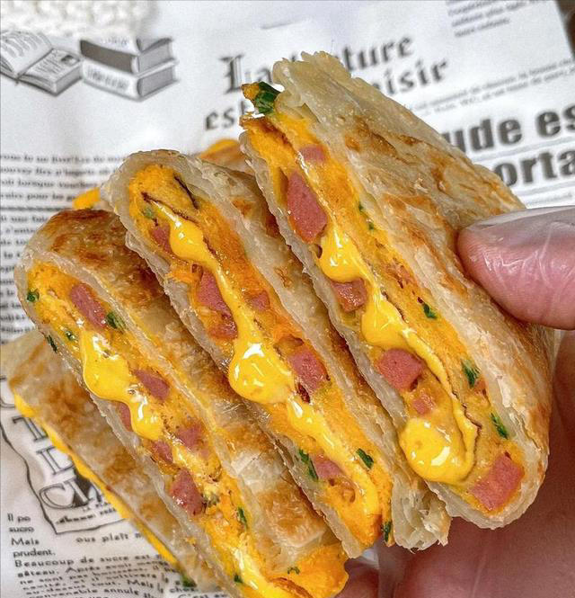 不知道早餐吃什么？试试这款简单省事的早餐饼，美味营养两不误！