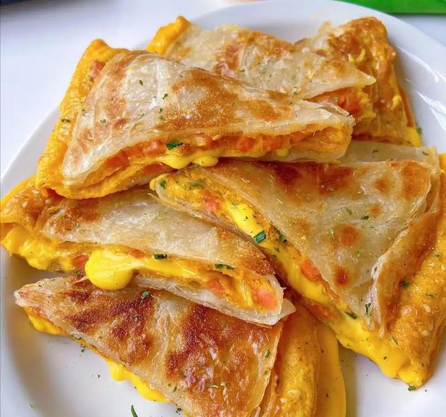 不知道早餐吃什么？试试这款简单省事的早餐饼，美味营养两不误！