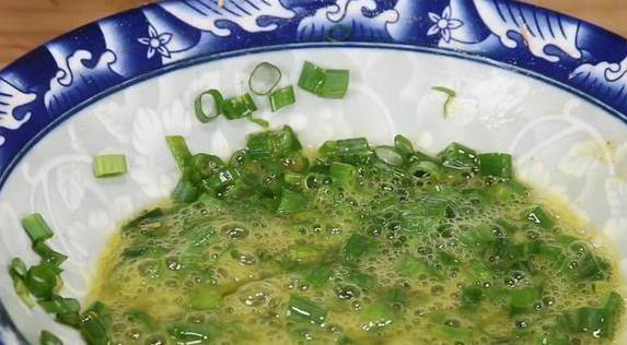 早餐饼简单一揉，出锅香酥层次多，比买的还好吃！