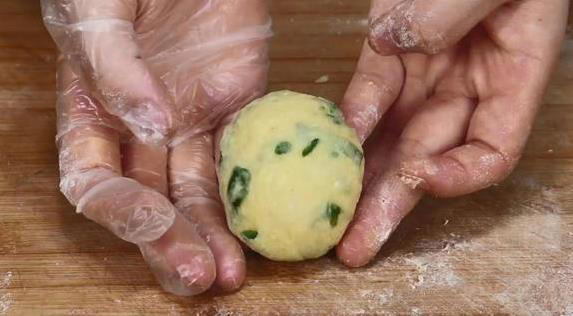 早餐饼简单一揉，出锅香酥层次多，比买的还好吃！