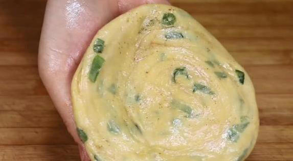 早餐饼简单一揉，出锅香酥层次多，比买的还好吃！