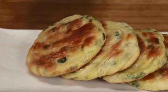 早餐饼简单一揉,出锅香酥层次多,比买的还好吃!