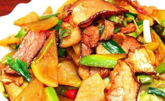 腊肉别直接下锅炒！少了这两步，口感又硬又咸没香味