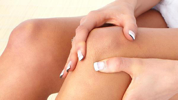 45岁以上的人，别再做两种运动了，对膝关节的伤害真的很大