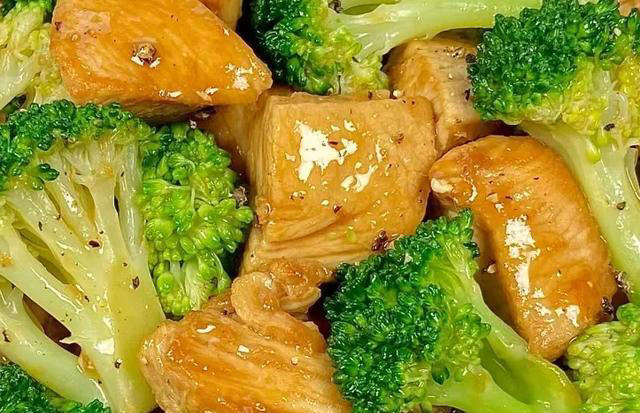 减肥必备的七道荤菜，蛋白质含量高，瘦身又增肌，吃出健康好身材