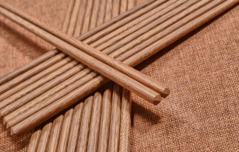 筷子用了三千年，为啥不换钢的？环保真相出乎意料