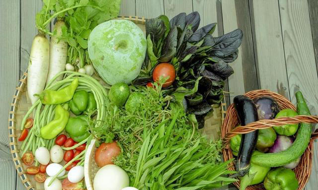 医生再三提醒：岁数大了，宁可吃腌菜熏肉，都不要多吃这4种蔬菜