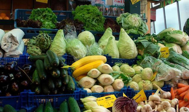 医生再三提醒：岁数大了，宁可吃腌菜熏肉，都不要多吃这4种蔬菜