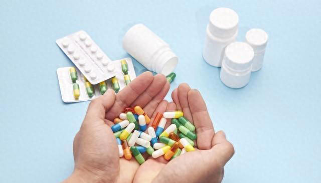 吃降压药的最佳时间公布！医生直言：吃错了时间，效果相差很大