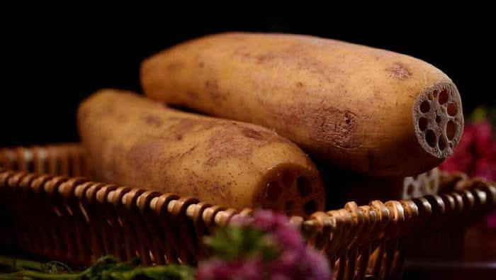 莲藕大量上市，提醒：这3类人最好少碰少吃，吃藕的禁忌要了解