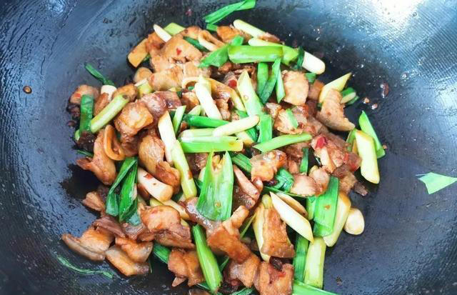 回锅肉，大厨教你炒回锅肉的正确做法，牢记这3点，不硬不油腻