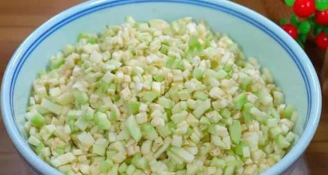 茄子肉馅饺子火了，10分钟学会绝技，吃一次就忘不了