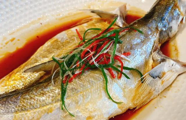 清蒸鱼到底蒸多久？很多人不懂，难怪鱼肉不鲜了，教你正确做法