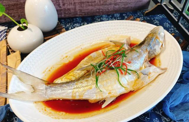 清蒸鱼到底蒸多久？很多人不懂，难怪鱼肉不鲜了，教你正确做法