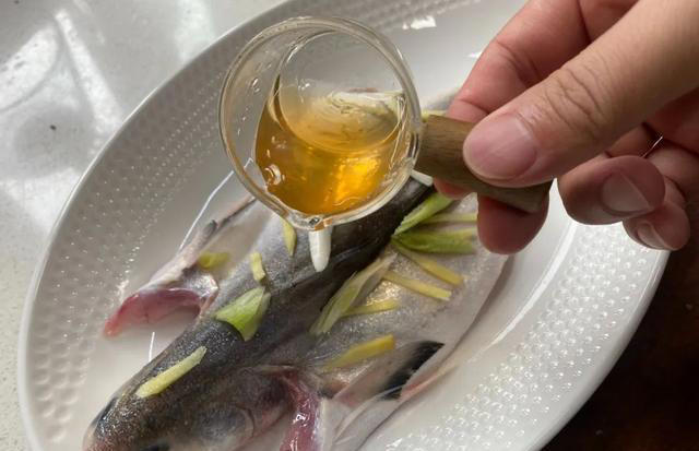 清蒸鱼到底蒸多久？很多人不懂，难怪鱼肉不鲜了，教你正确做法