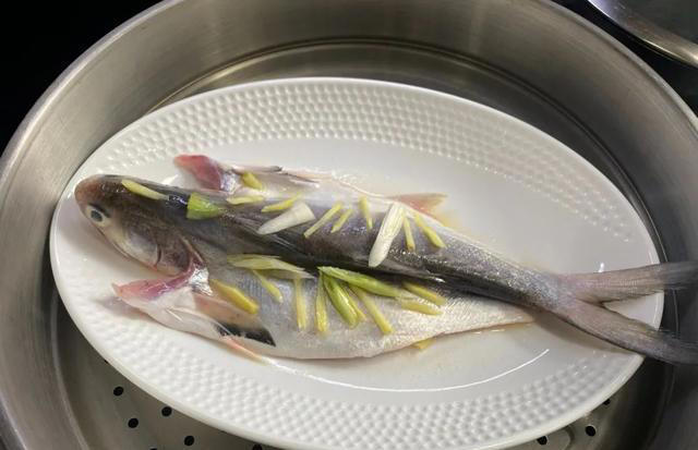 清蒸鱼到底蒸多久？很多人不懂，难怪鱼肉不鲜了，教你正确做法