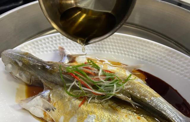 清蒸鱼到底蒸多久？很多人不懂，难怪鱼肉不鲜了，教你正确做法