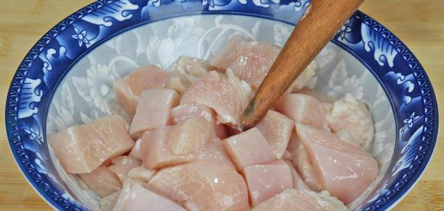 这才是鸡胸肉最正确的做法，出锅鲜嫩又下饭，不吃撑都停不下来