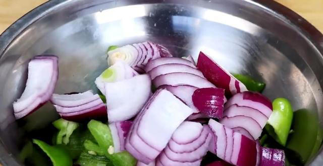 这才是鸡胸肉最正确的做法，出锅鲜嫩又下饭，不吃撑都停不下来