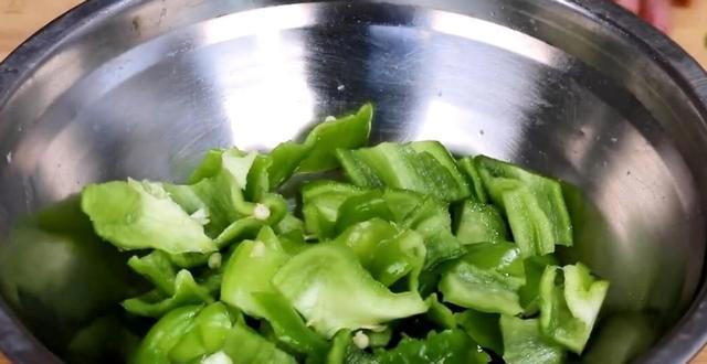 这才是鸡胸肉最正确的做法，出锅鲜嫩又下饭，不吃撑都停不下来