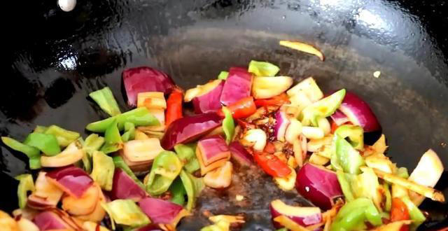 这才是鸡胸肉最正确的做法，出锅鲜嫩又下饭，不吃撑都停不下来