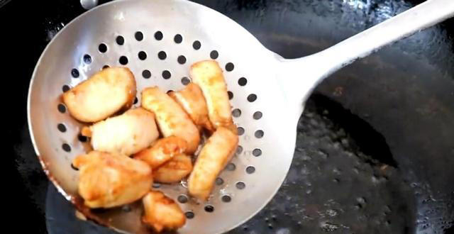 这才是鸡胸肉最正确的做法，出锅鲜嫩又下饭，不吃撑都停不下来