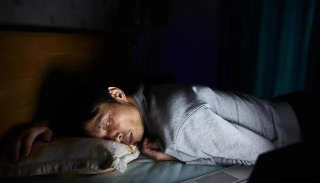 晚上十点睡觉错了？医生建议：过了60岁，睡觉要尽量做到这5点