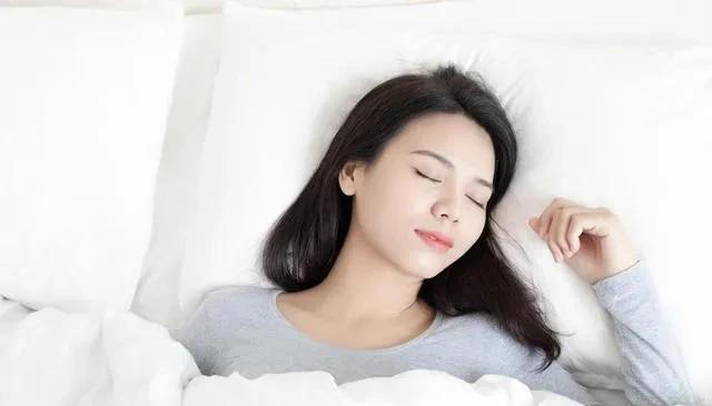 晚上十点睡觉错了？医生建议：过了60岁，睡觉要尽量做到这5点