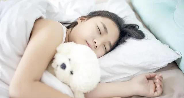 晚上十点睡觉错了？医生建议：过了60岁，睡觉要尽量做到这5点