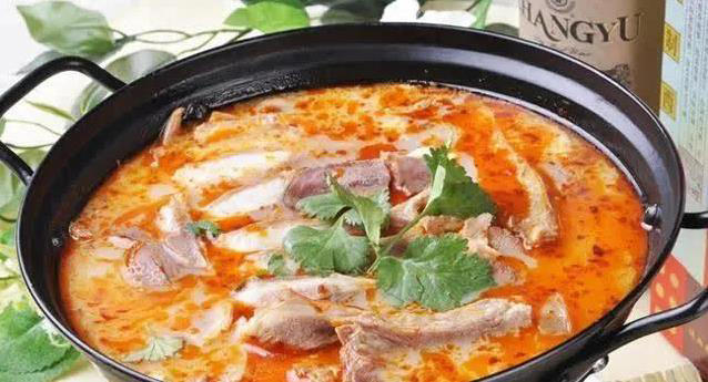  羊肉腥膻味重？4种香料轻松搞定，炖出鲜香汤暖胃 