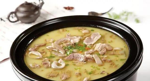 羊肉腥膻味重？4种香料轻松搞定，炖出鲜香汤暖胃