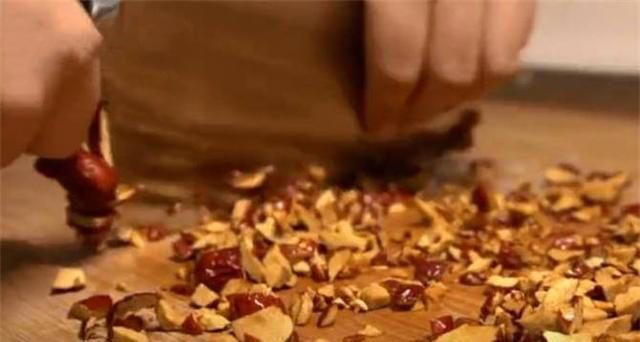 蒸糕的新做法，不用面粉不加水，简单一搅，比肉都好吃